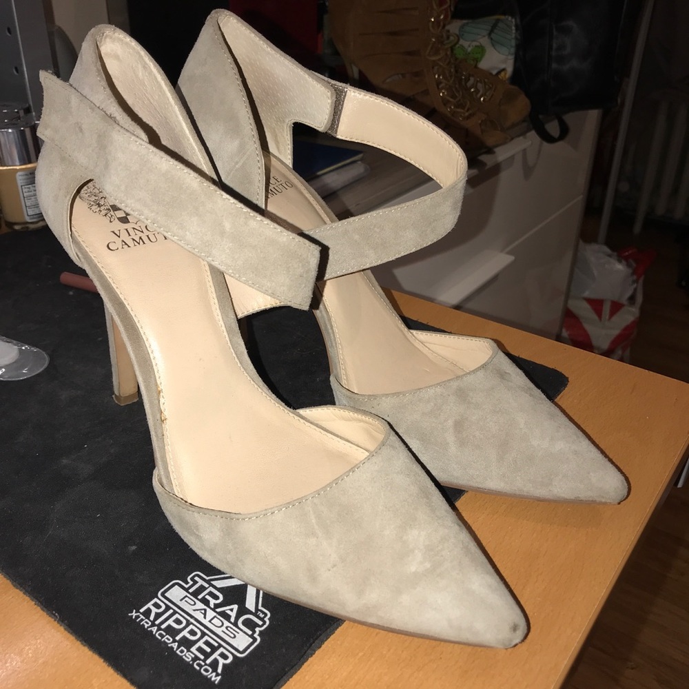 Vince Camuto pointed toe pumps grey suede